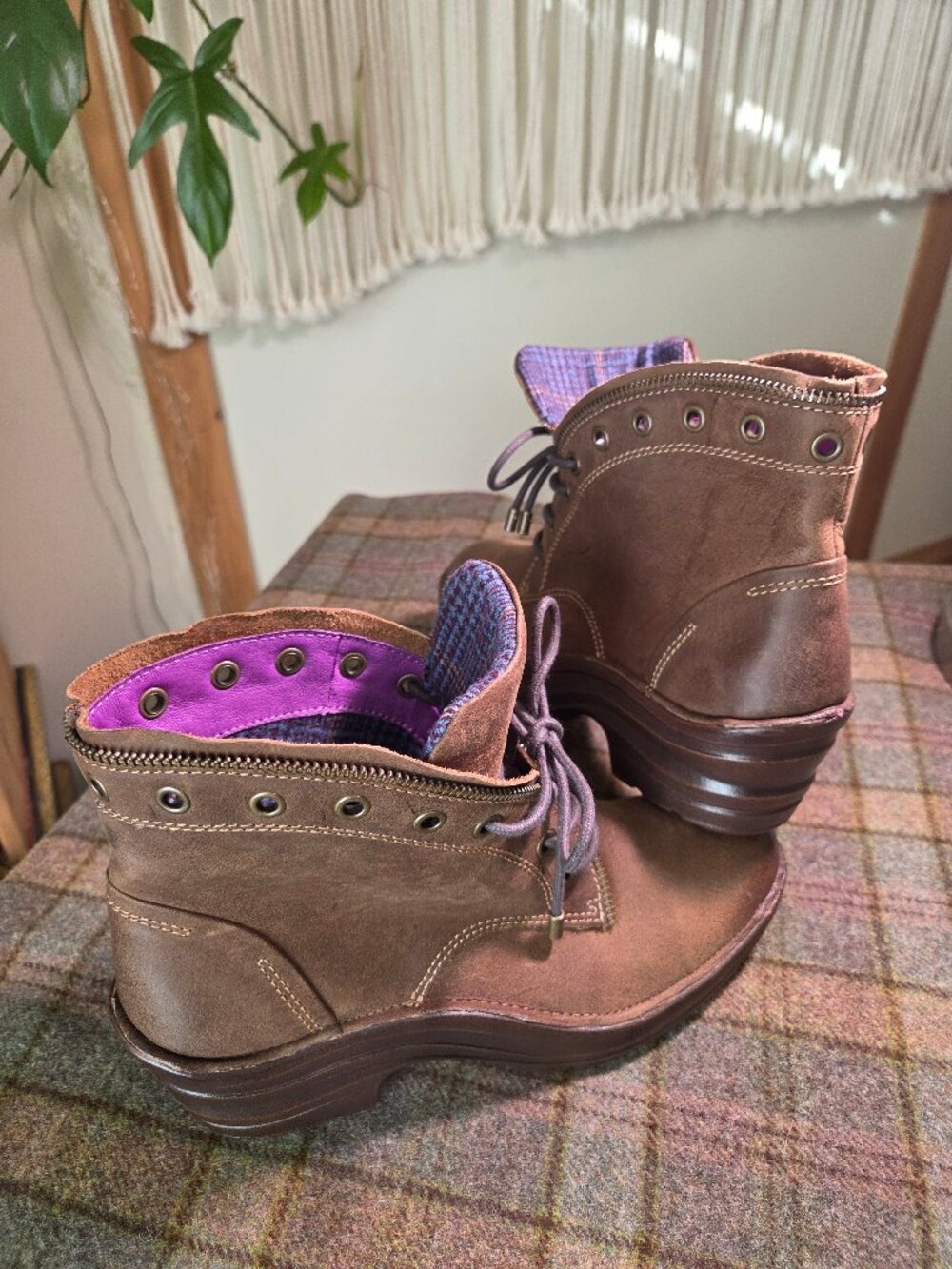 Bionica bootie with fab fuschia & plaid inner sz 9 Narrow NWOB